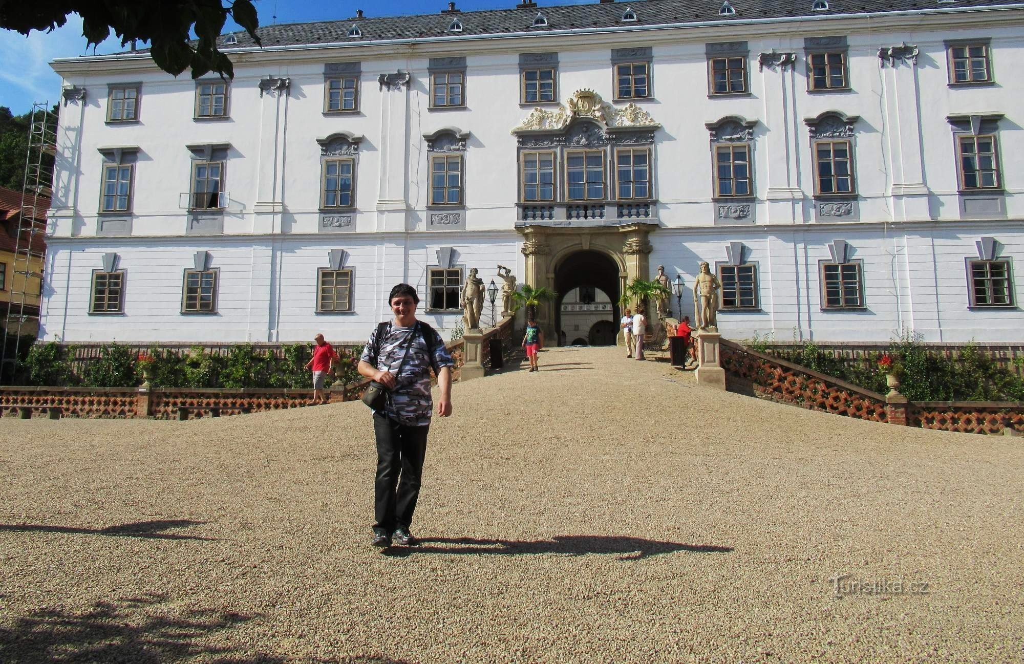 Un paseo por el castillo barroco y el jardín del castillo en Lysice