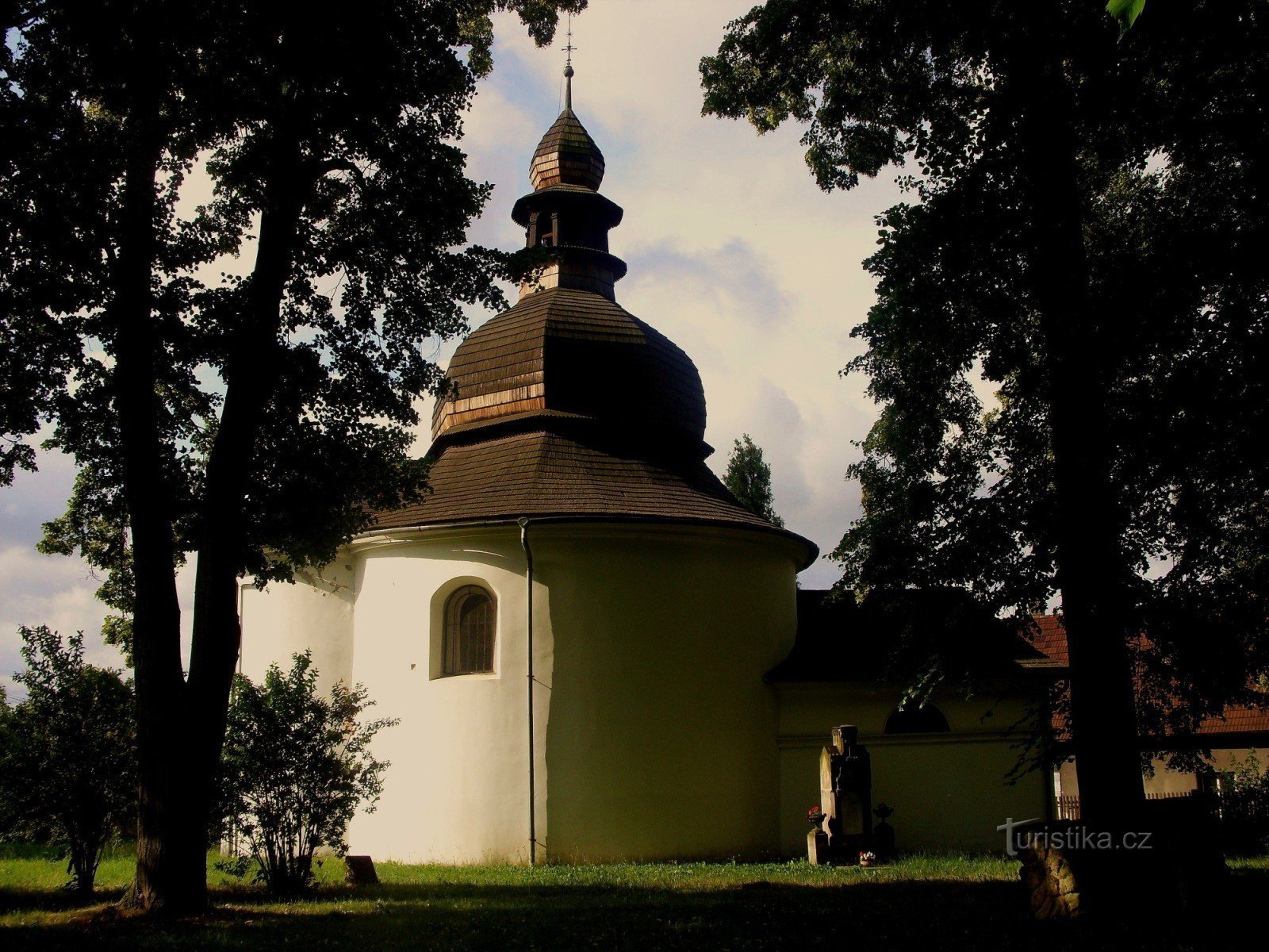 Đi bộ đến Rotunda cổ nhất ở Česká Třebová