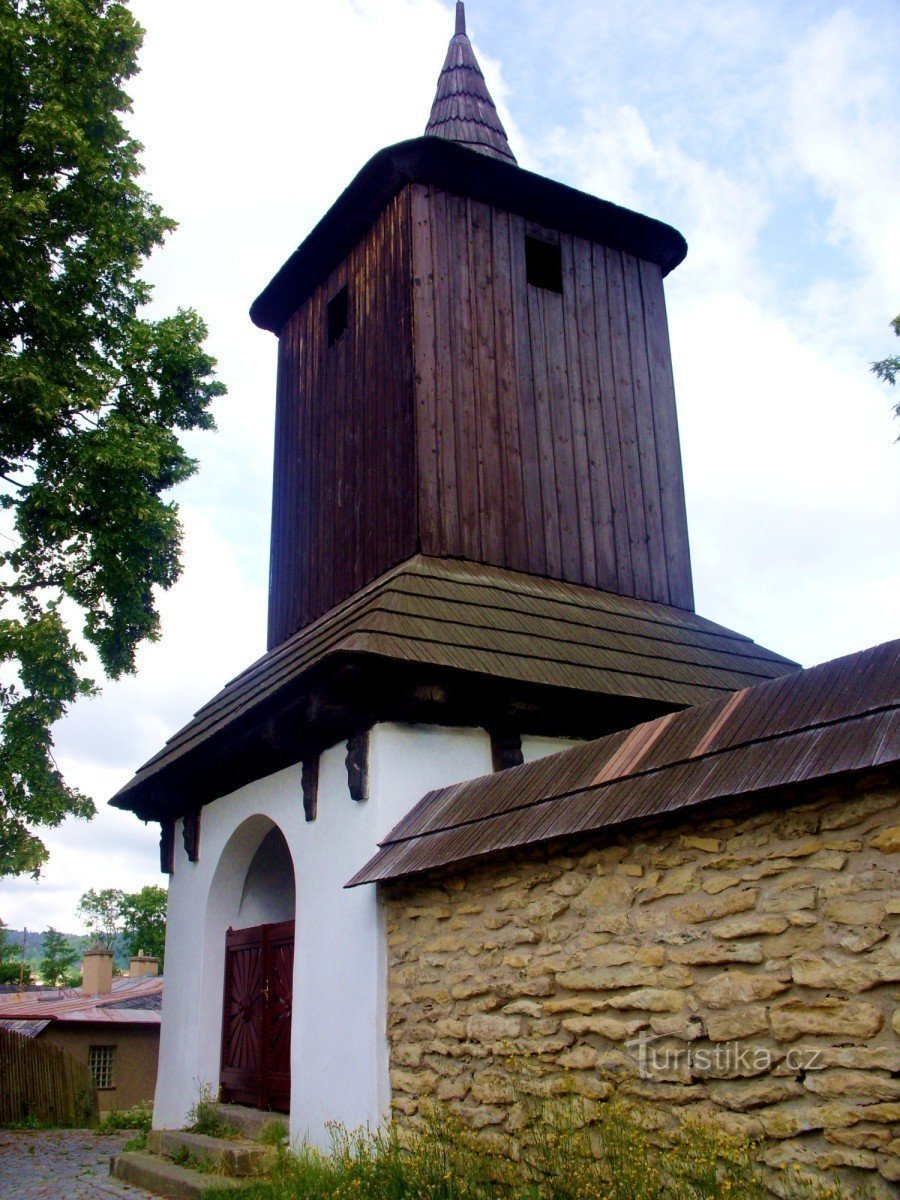 Uma caminhada até a Rotunda mais antiga de Česká Třebová