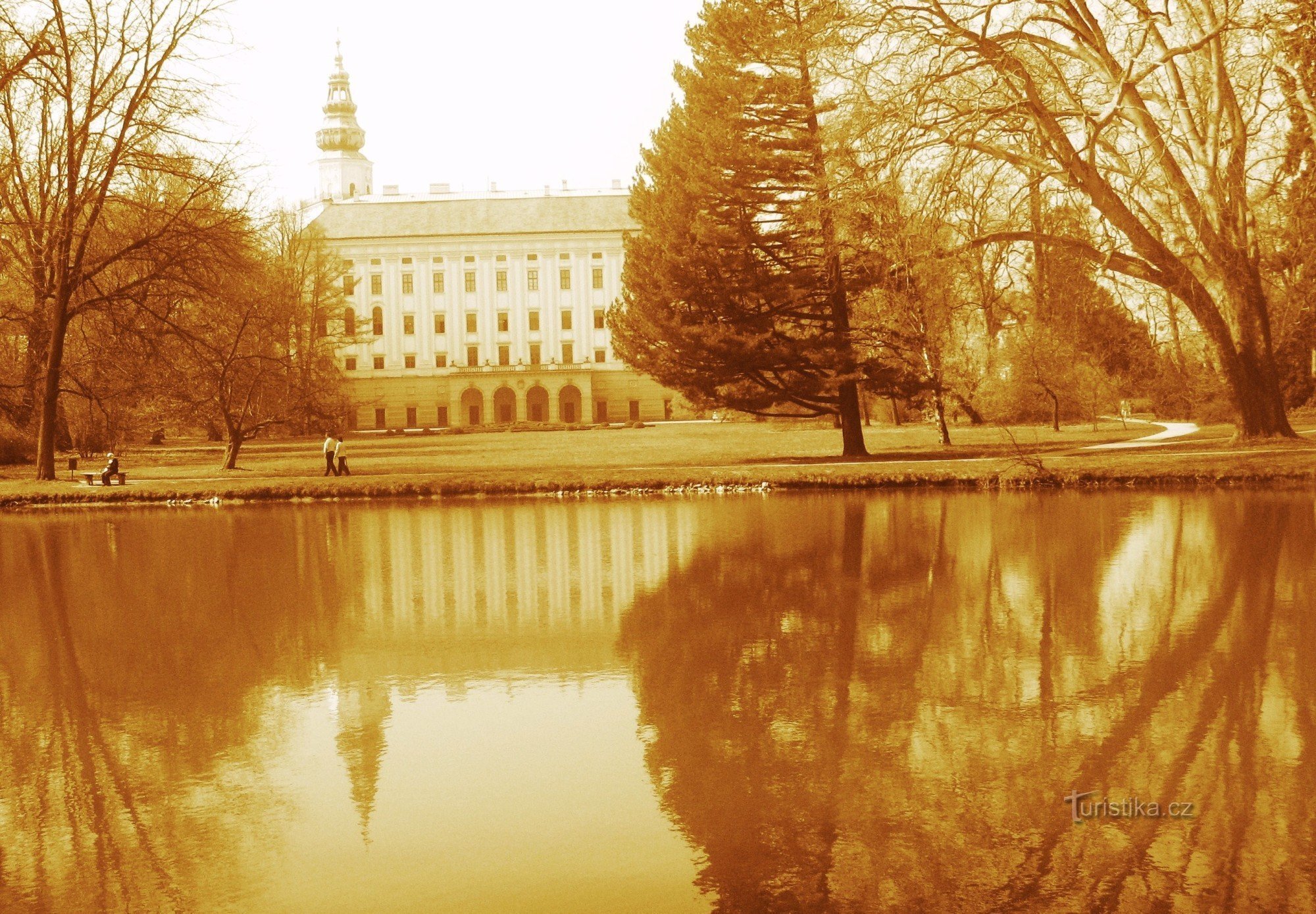 A walk through Kroměříž and its gardens