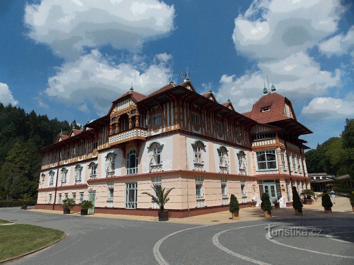 Une promenade sur la place du spa à Luhačovice