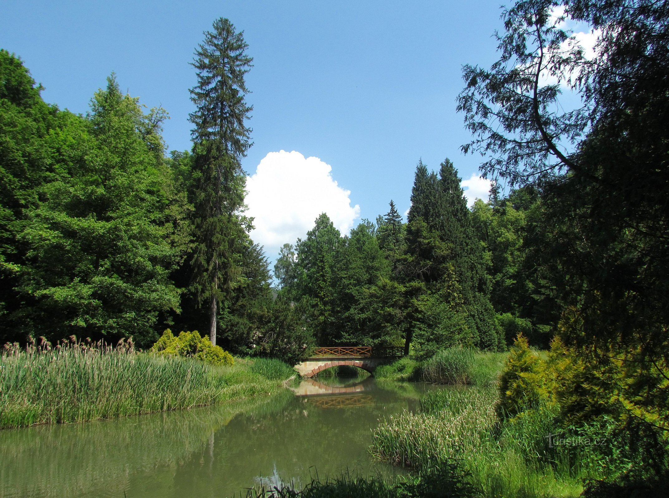 En promenad genom Opočens slottspark