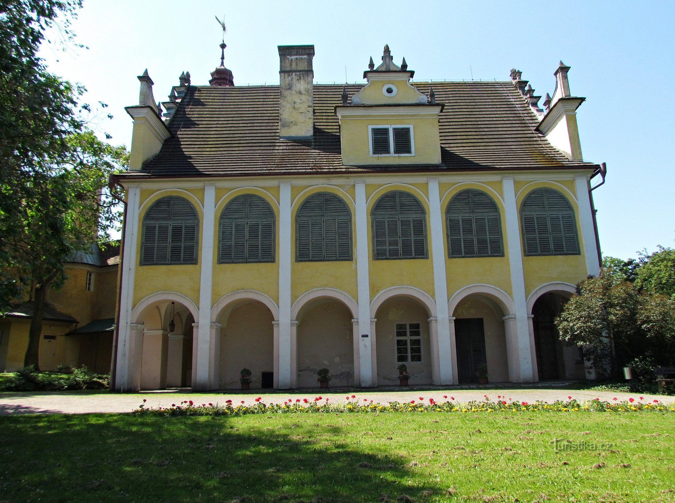 A walk through the Opočen castle park