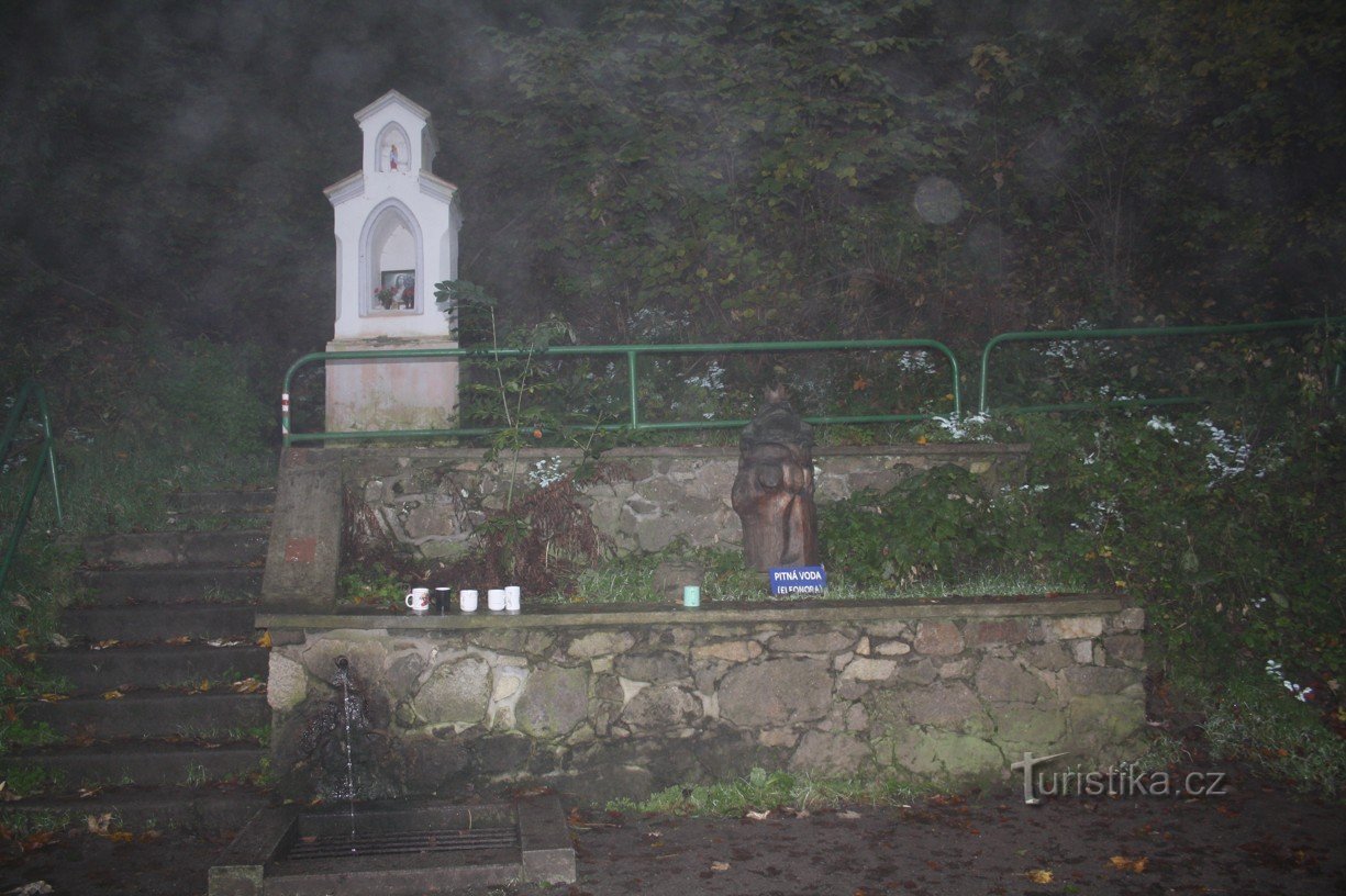 Una passeggiata lungo il Cammino di San Giacomo alla periferia della città di Tábor