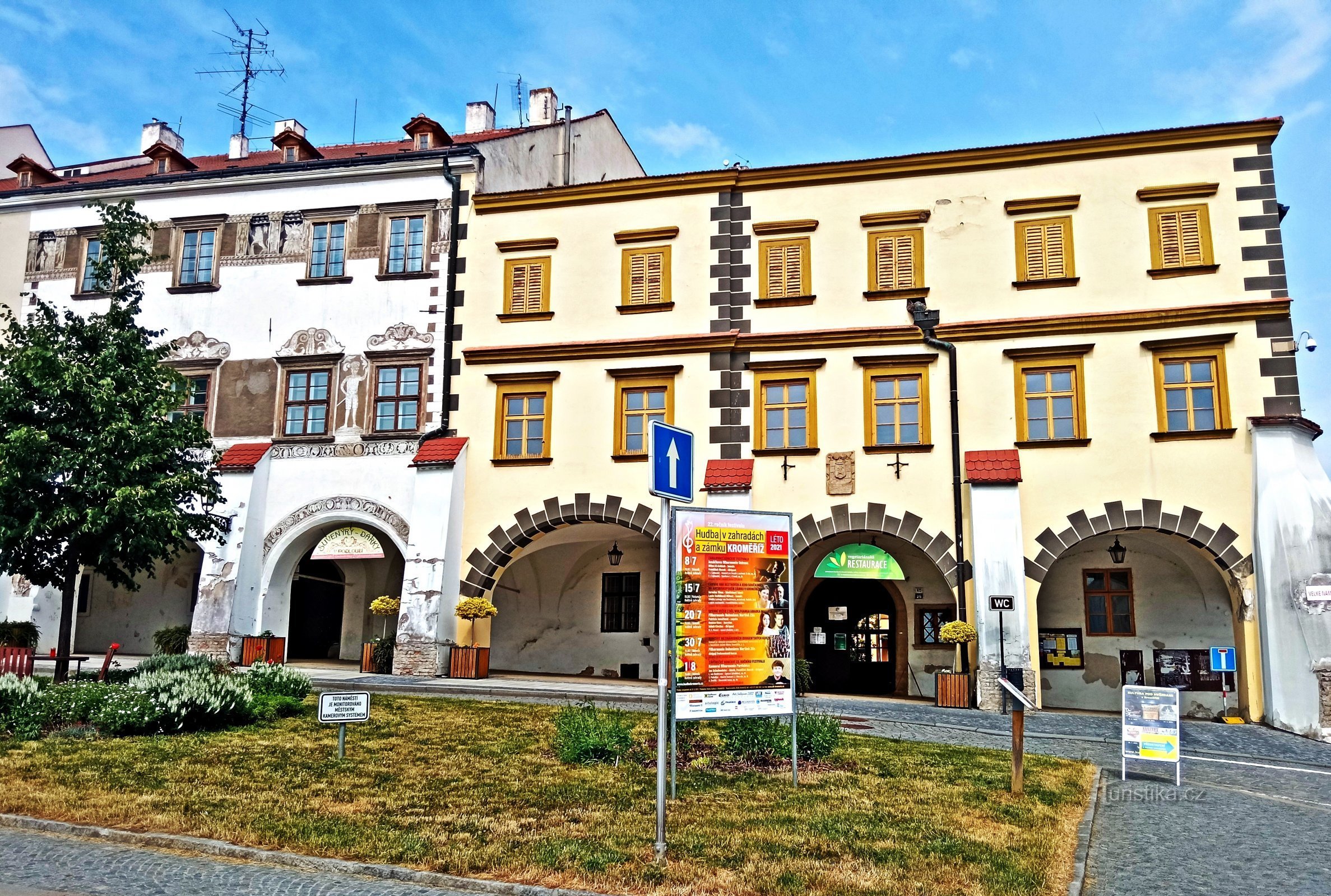 En gåtur gennem Velké náměstí i Kroměříž