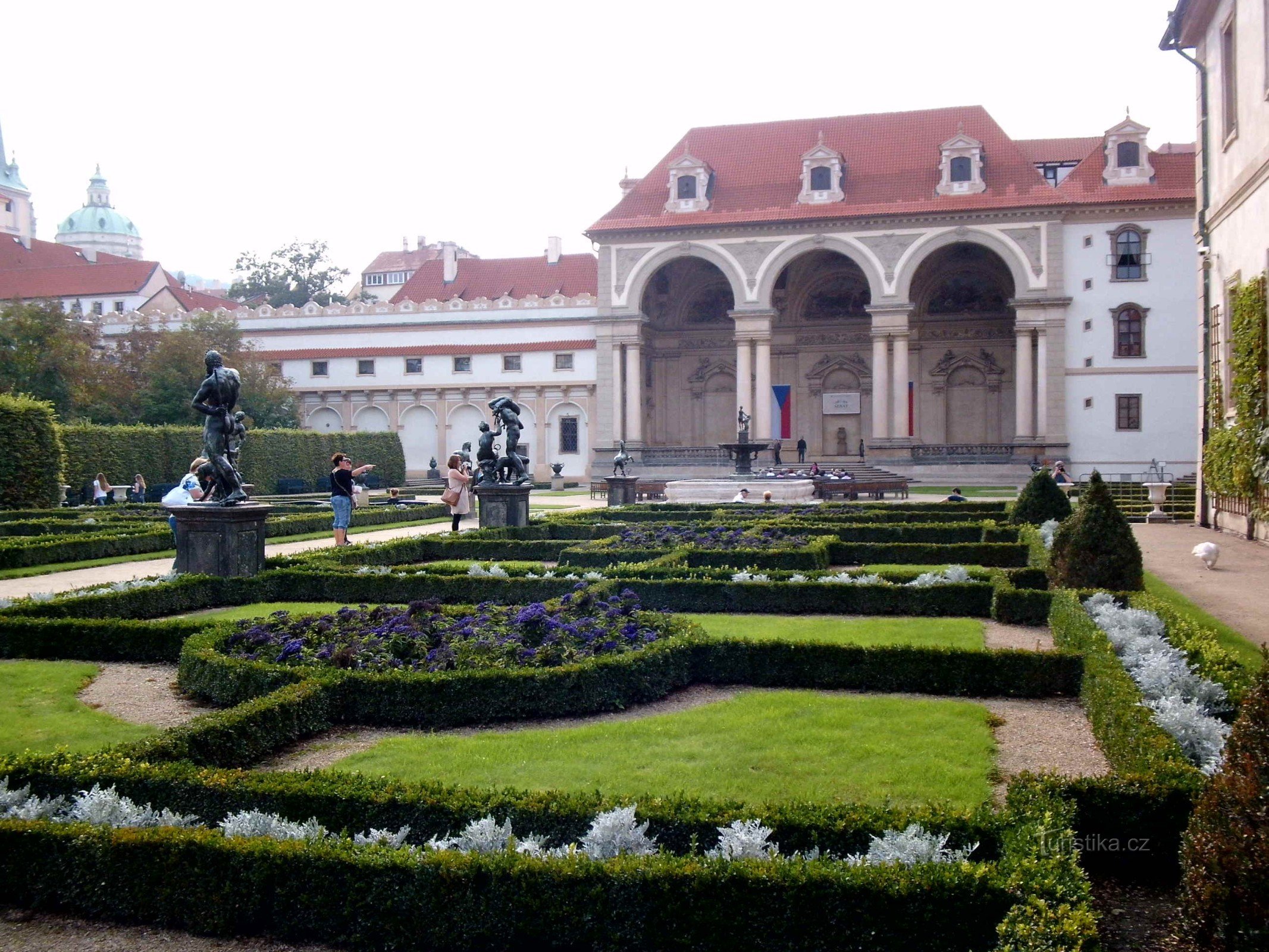 Une promenade dans le jardin Valdštejnská