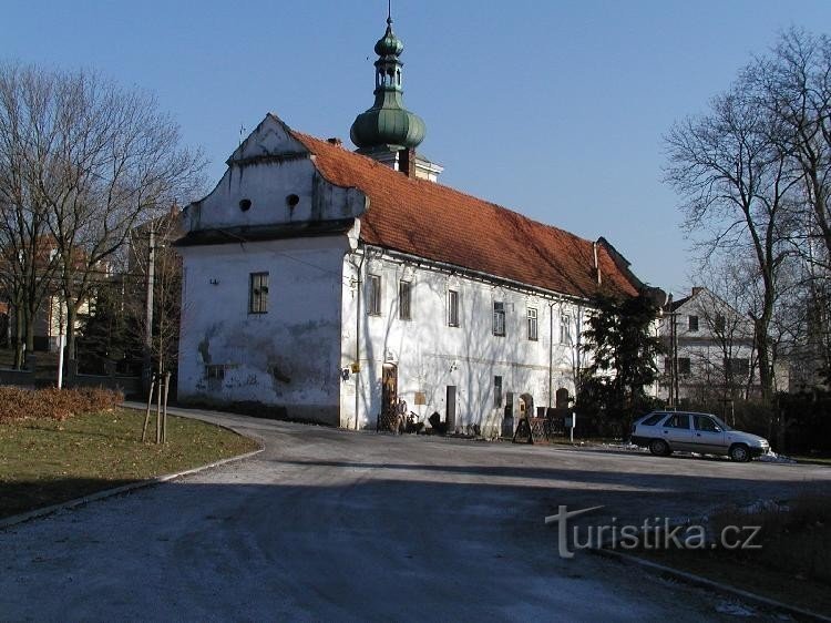 kävelyä kylän läpi