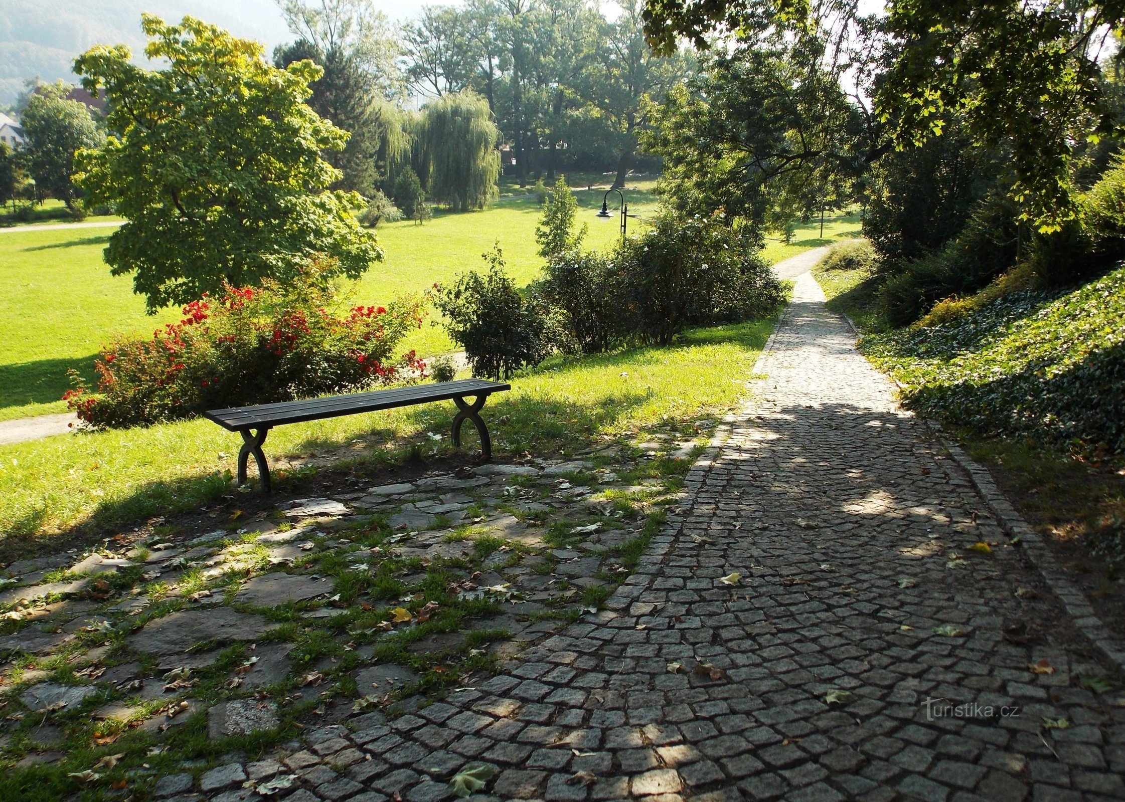 Een wandeling door het kasteelpark in Odra