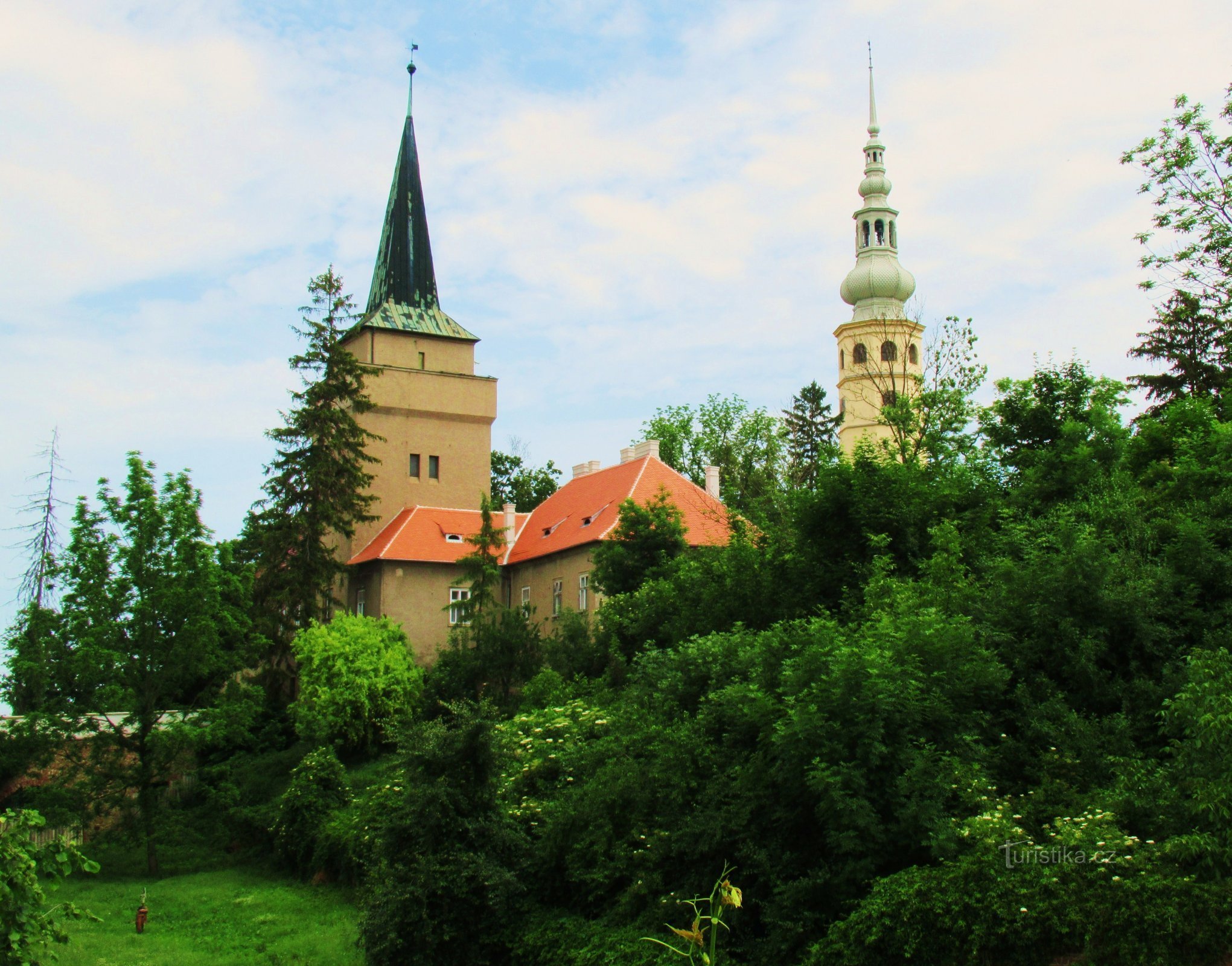 Visite des intérieurs du château romantique de Tovačov