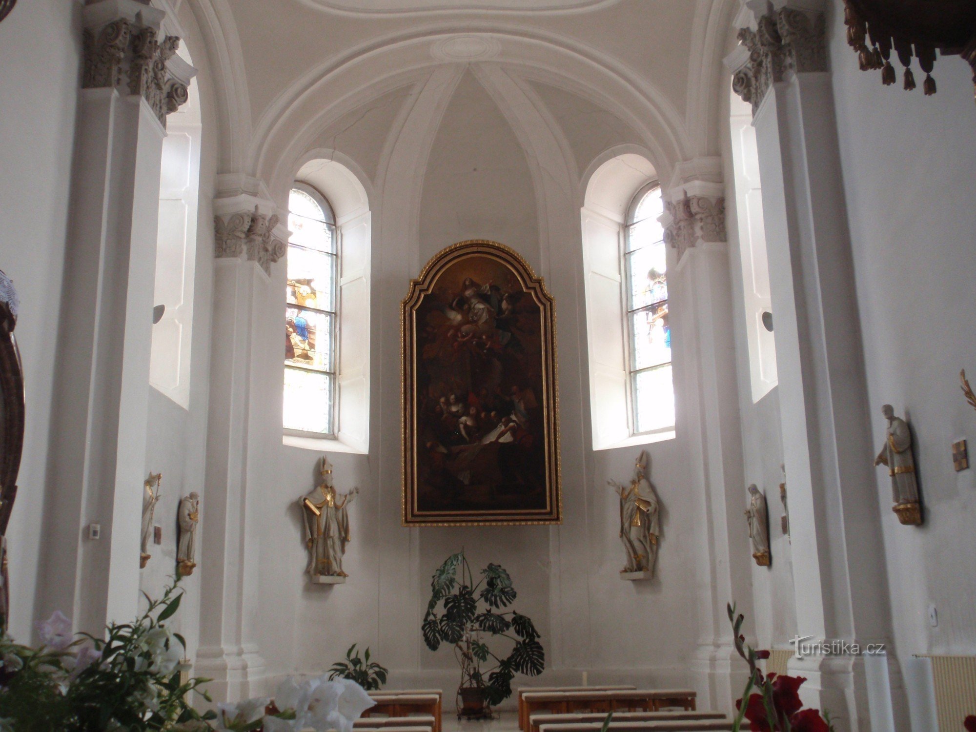 Prohlídka kostela Nanebevzetí Panny Marie v Ivančicích - interiér