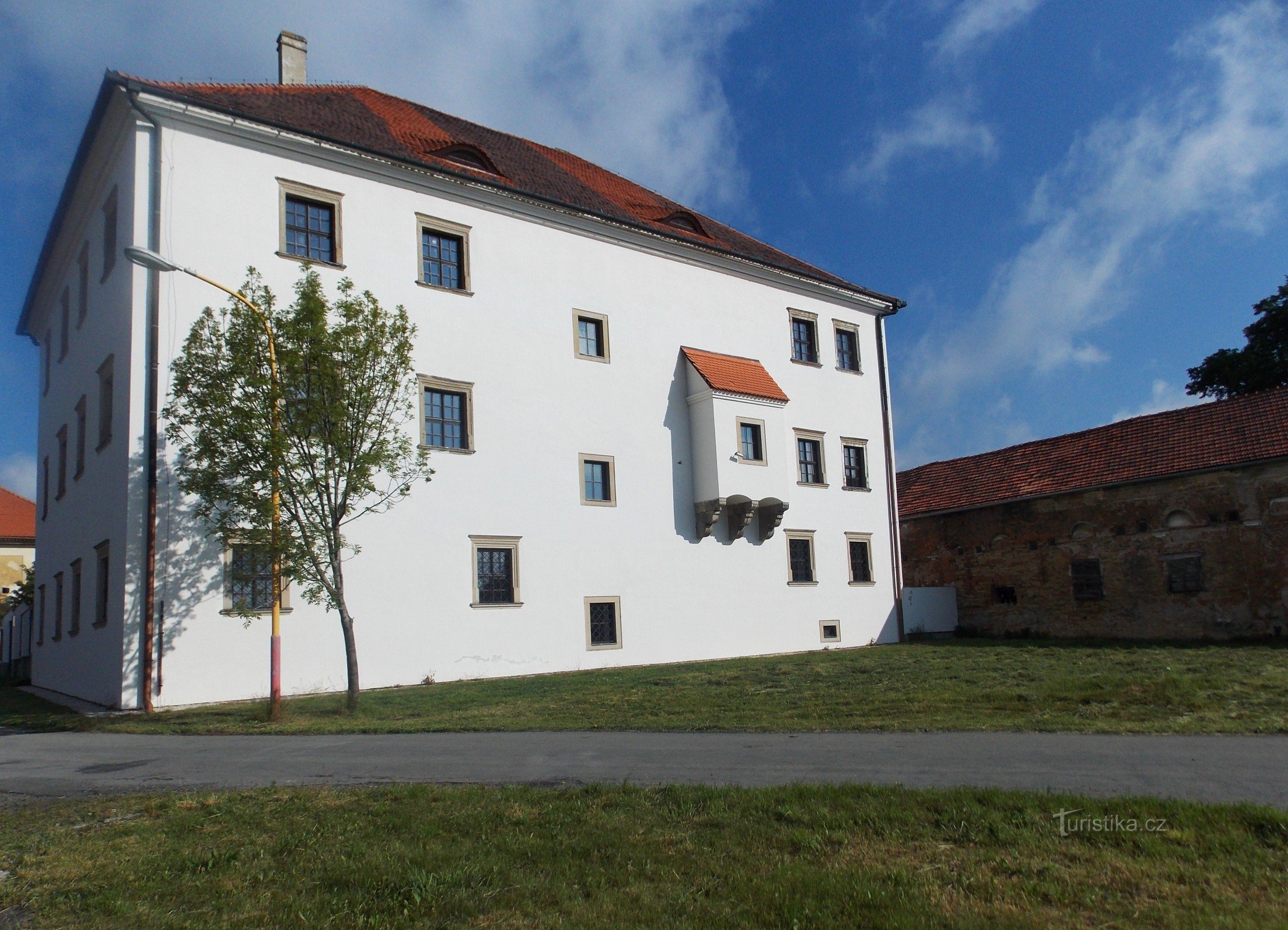 Tour della Fortezza nel villaggio di Rymice