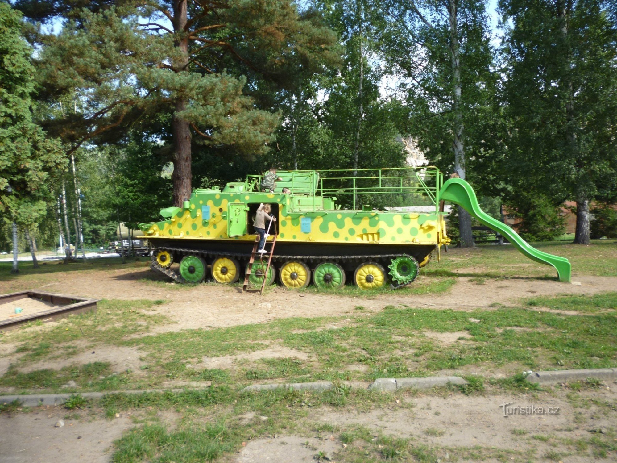 nyugágy - tank