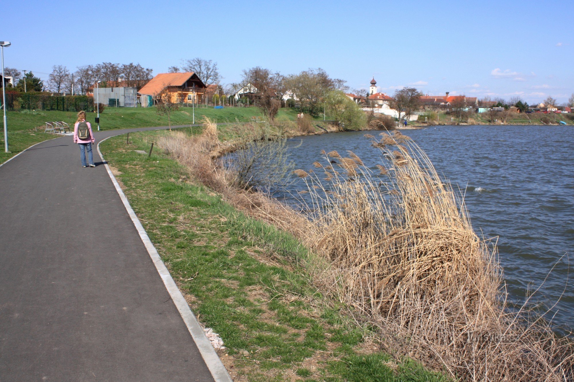 Promenadenweg für Fußgänger und Radfahrer