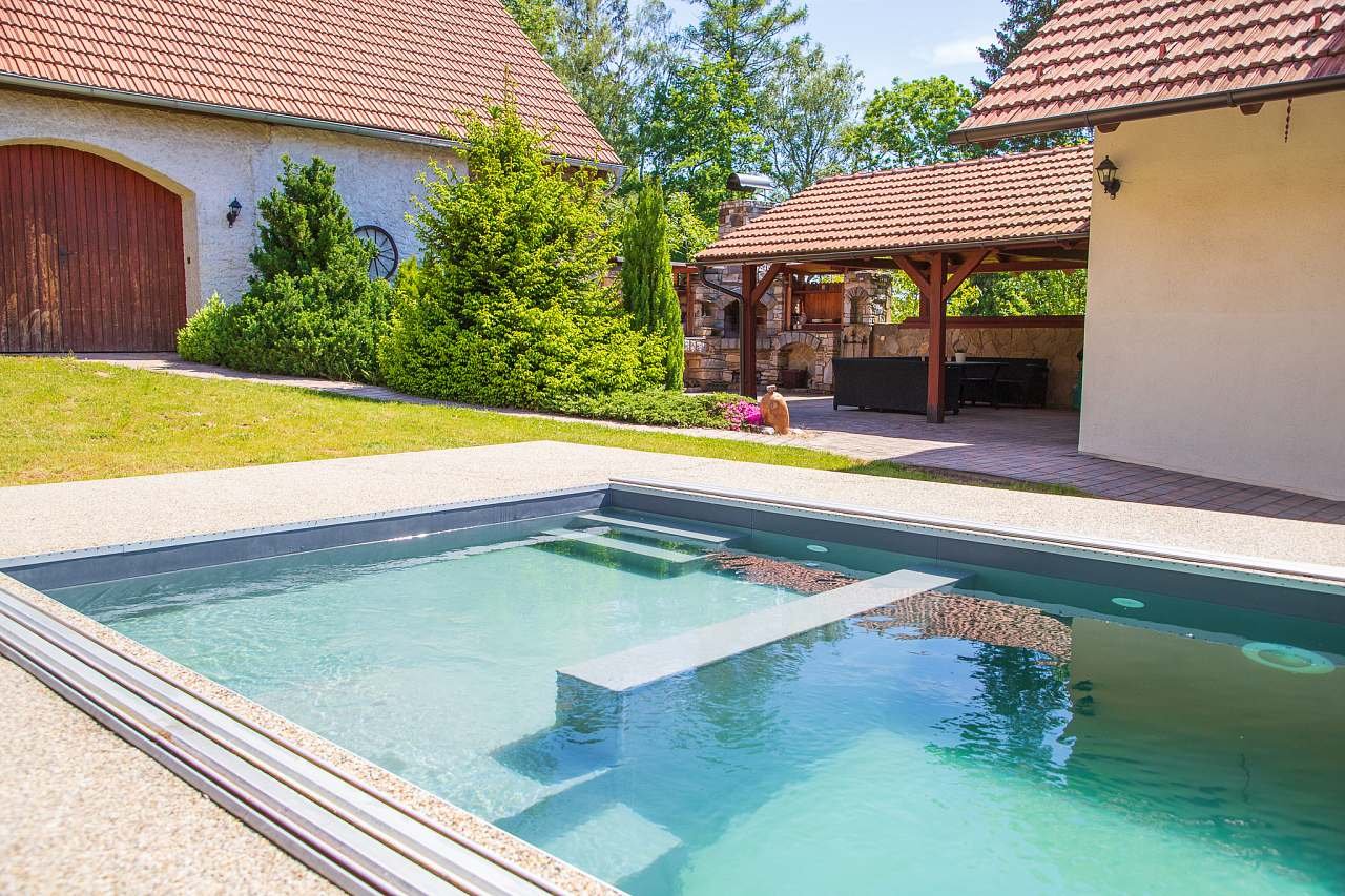 Rent a cottage with a swimming pool in Bradáčov, South Bohemia