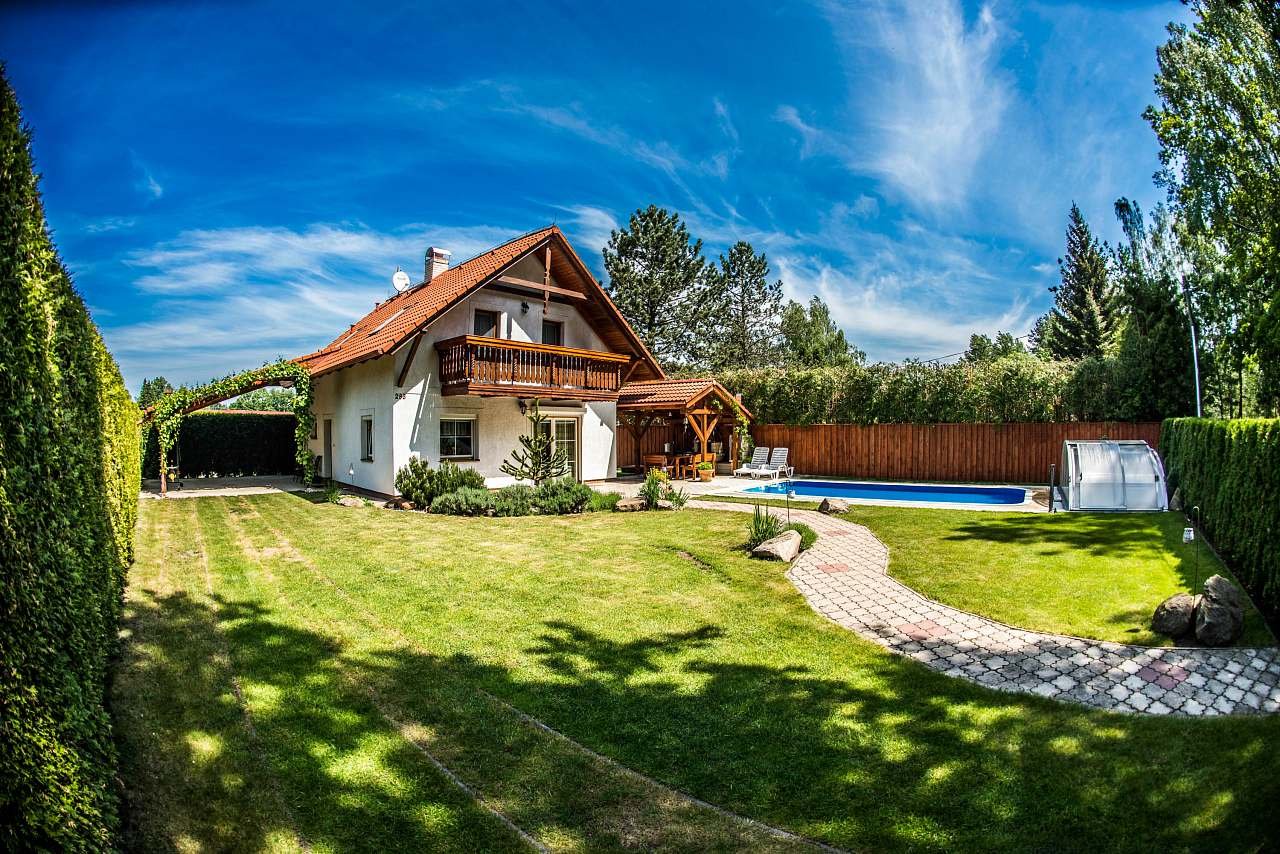 Rent a cottage with a swimming pool in Roudná near Soběslav