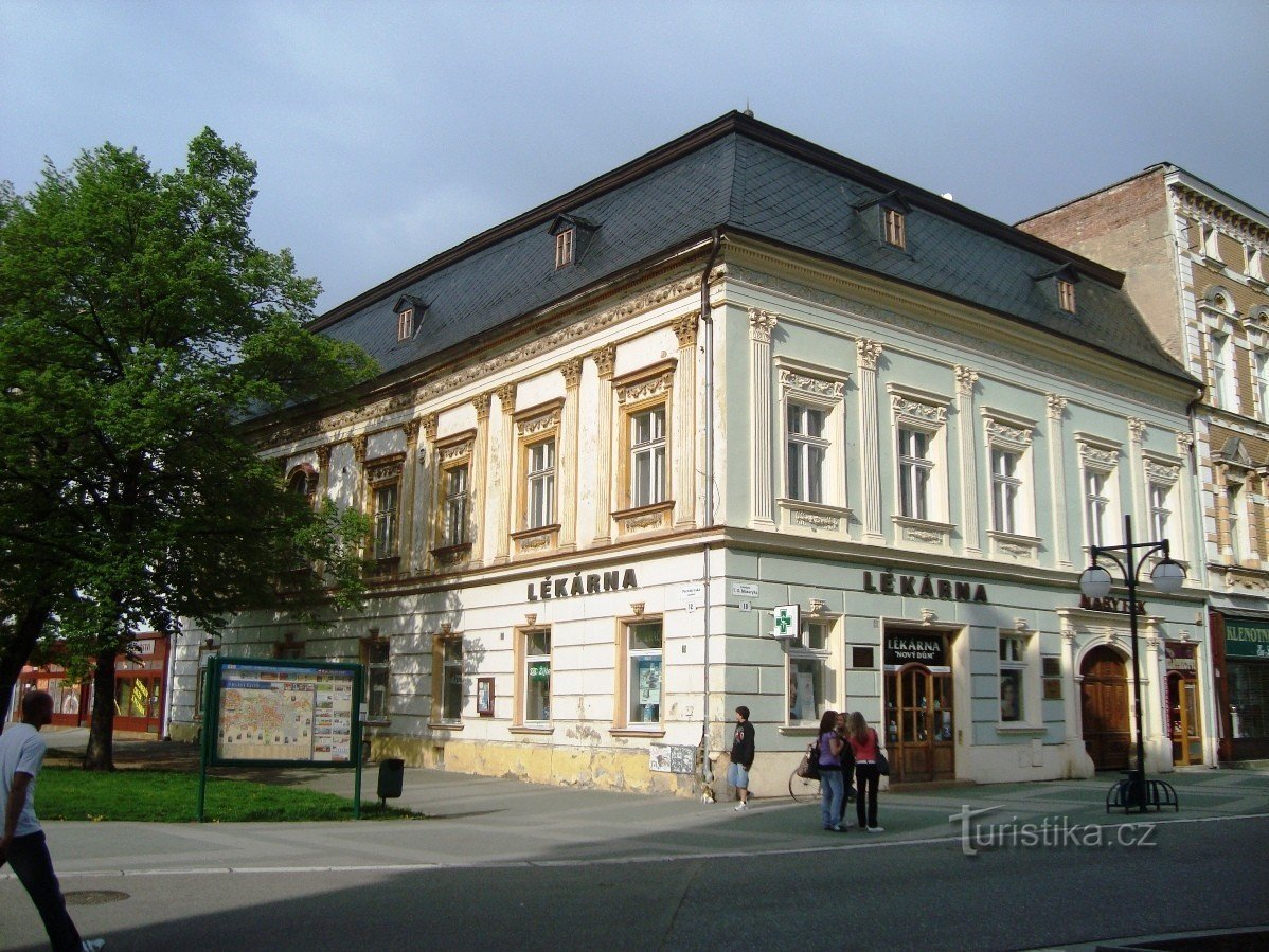 Prostějov-farmacia Nový dům-Foto: Ulrych Mir.