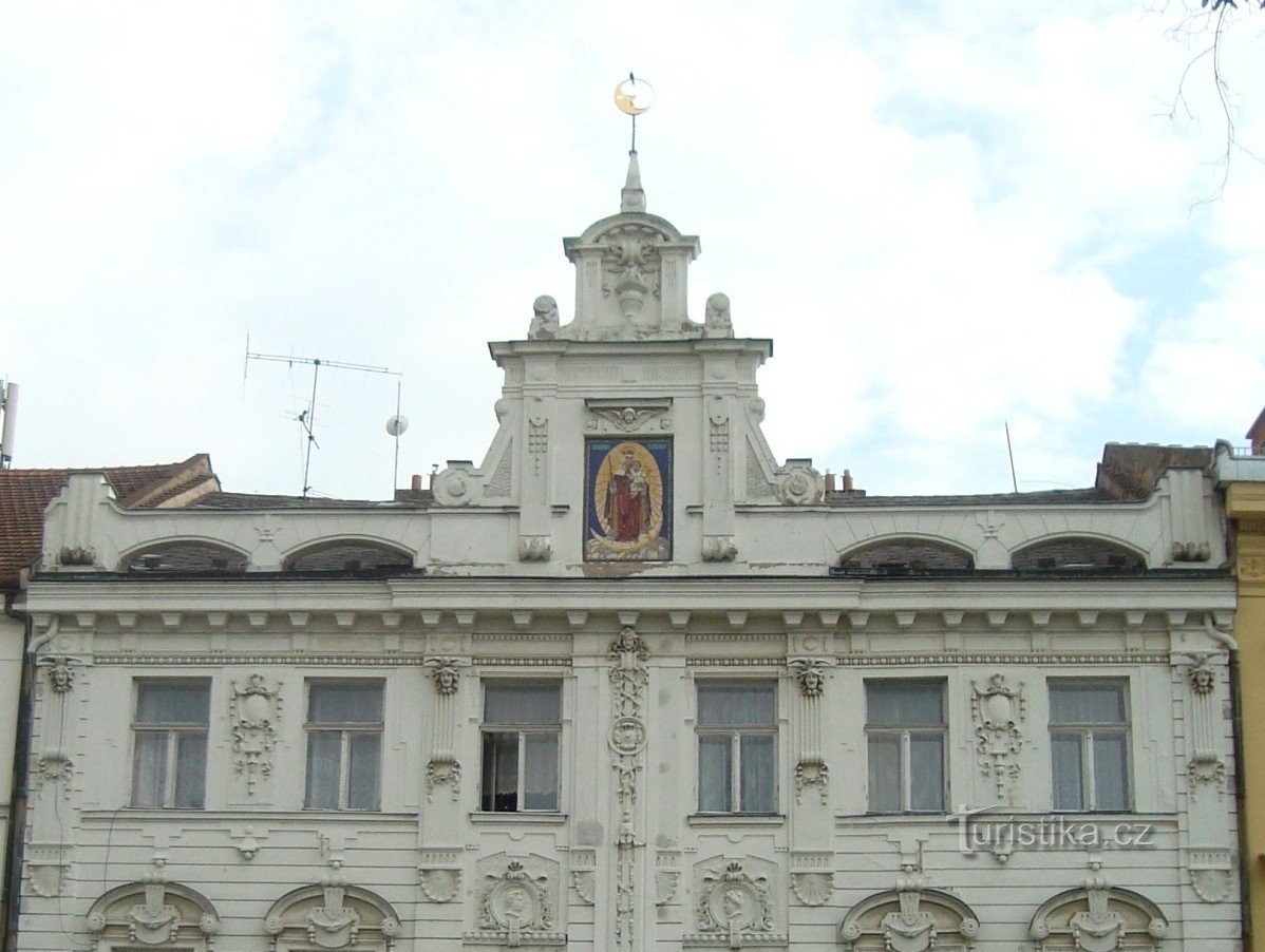 Prostějov-náměstí TGMasaryka-house U Měsíčka-Foto: Ulrych Mir.