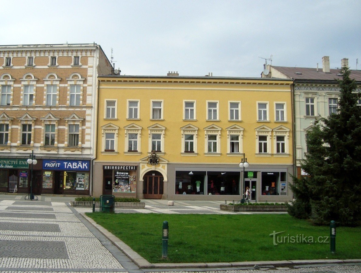 Prostějov-náměstí T.G.Masaryka-dům U Pošty-Foto:Ulrych Mir.
