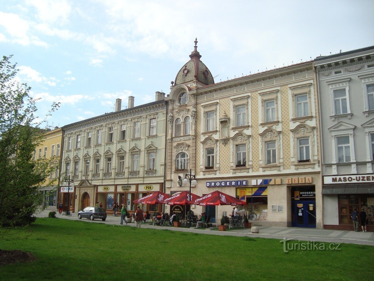 Prostějov-náměstí TGMasaryka-maison U Sv.Antonín-maison natale de J.Wolker-Photo : Ulrych Mir.