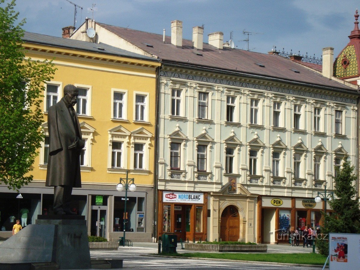 Prostějov-náměstí TGMasaryka-Haus U Zlaté studny-Foto: Ulrych Mir.