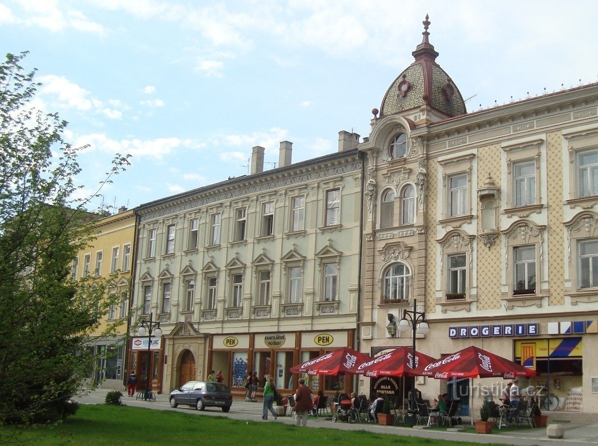 Prostějov-náměstí TGMasaryka-maison U Zlaté studny-Photo: Ulrych Mir.