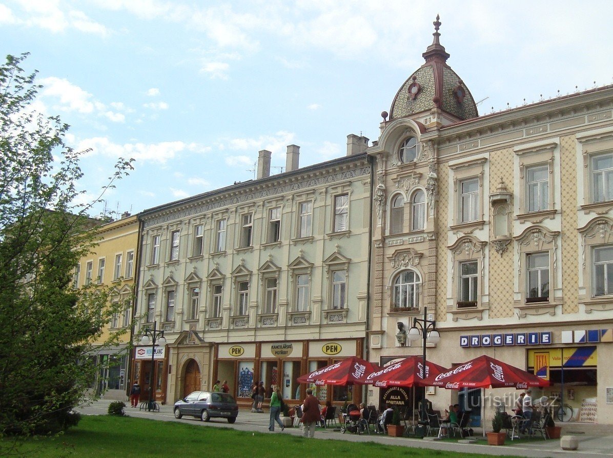 Prostějov-náměstí TGMasaryka-house U Zlaté studny-Фото: Ульрих Мир.