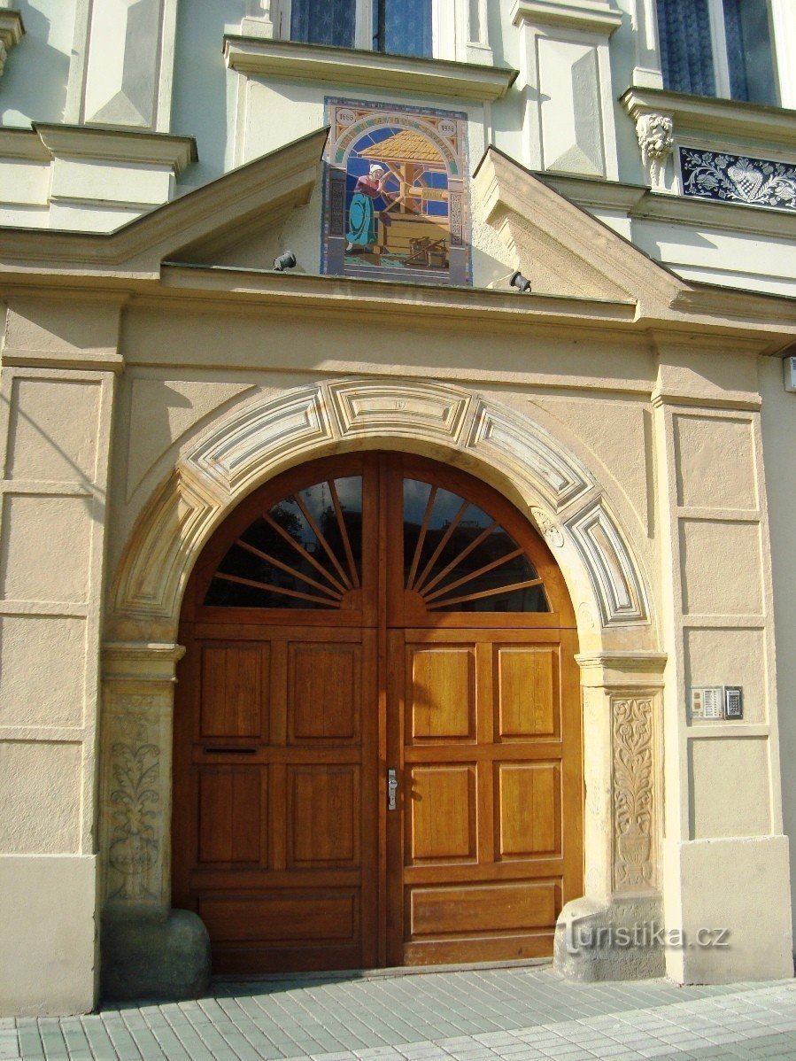 Prostějov-náměstí TGMasaryka-casa U Zlaté studny-Foto: Ulrych Mir.