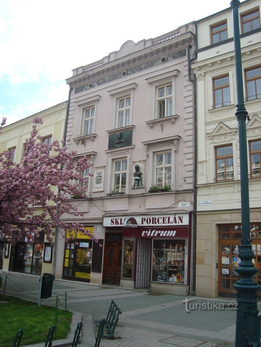 Prostějov - Maison natale du professeur JRDemel avec plaques commémoratives - Photo : Ulrych Mir.