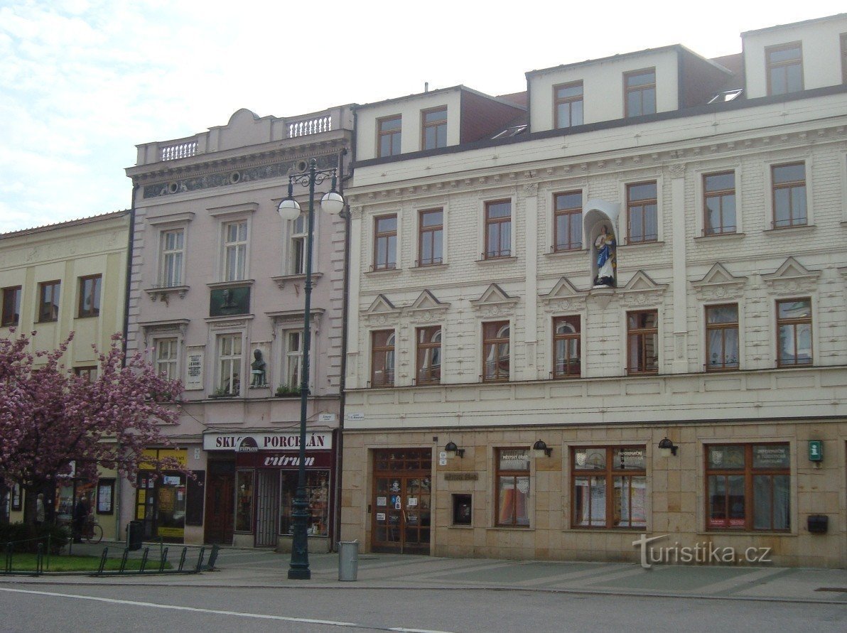 Prostějov - Maison natale du professeur JRDemel avec plaques commémoratives - Photo : Ulrych Mir.