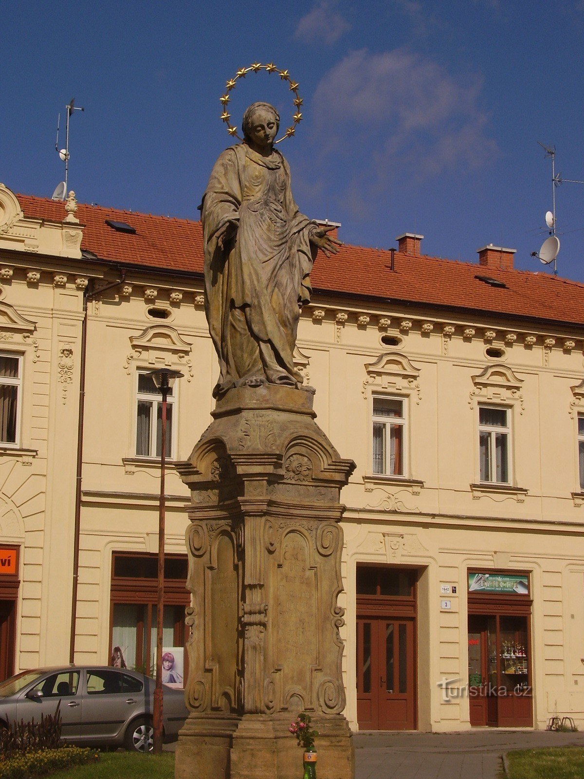 Prostějov-statua di P. Marie Karlovská
