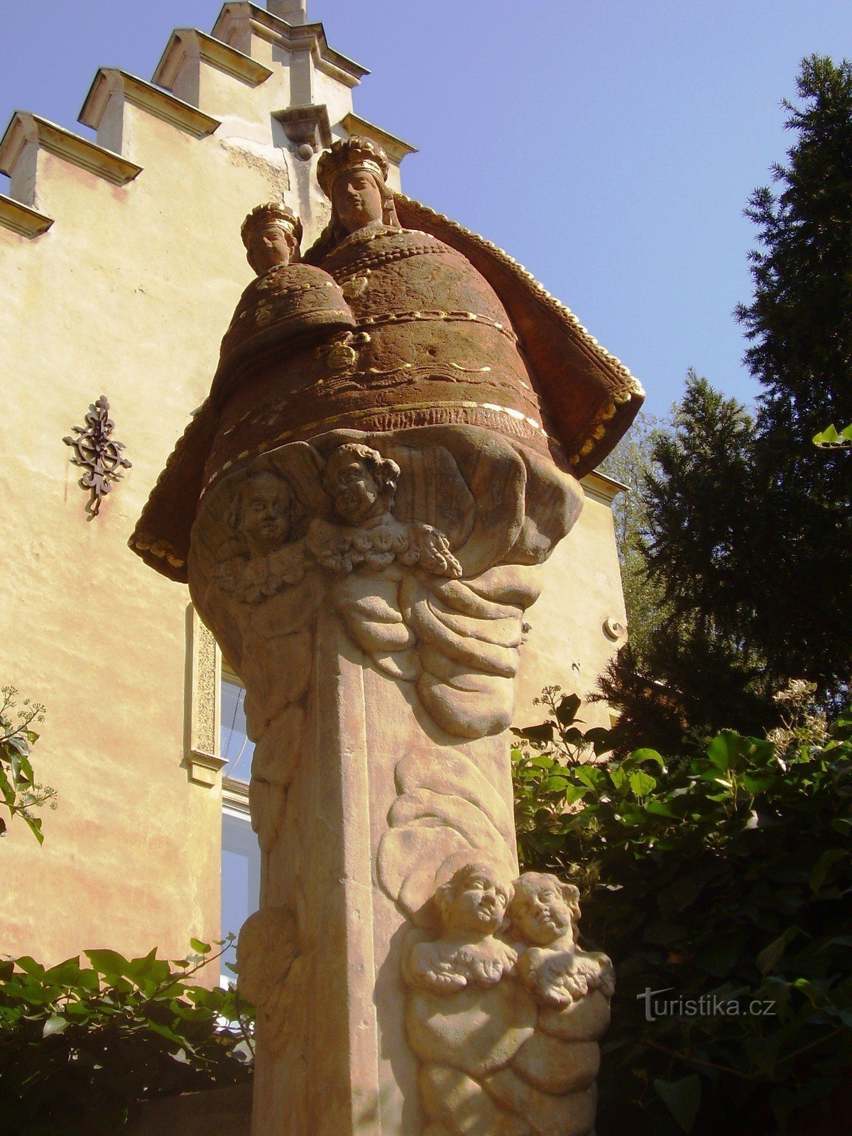 Prostějov - estatua de la Virgen María Cellenská