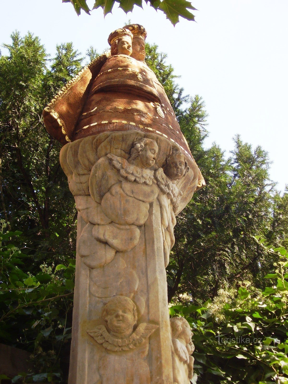 Prostějov - estatua de la Virgen María Cellenská