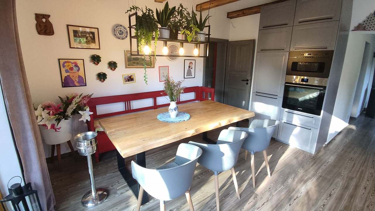 просторная кухня со столовой