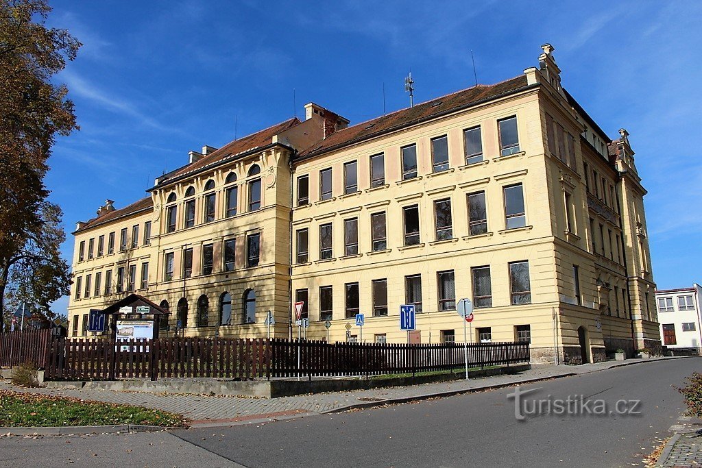 Protivín, school