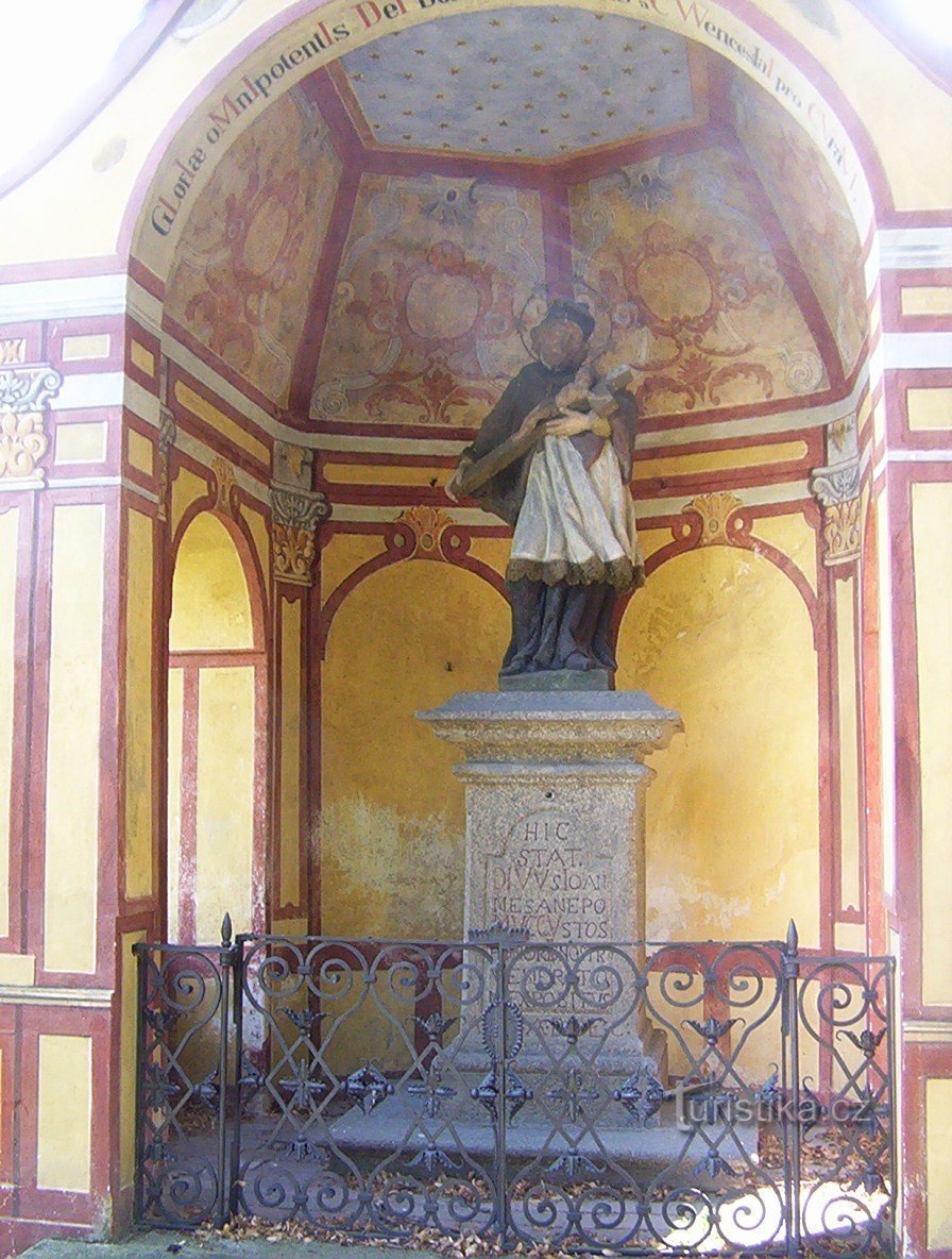 Protivín-St. Jan Nepomucký in der Kapelle vor dem Schloss - Foto: Ulrych Mir.