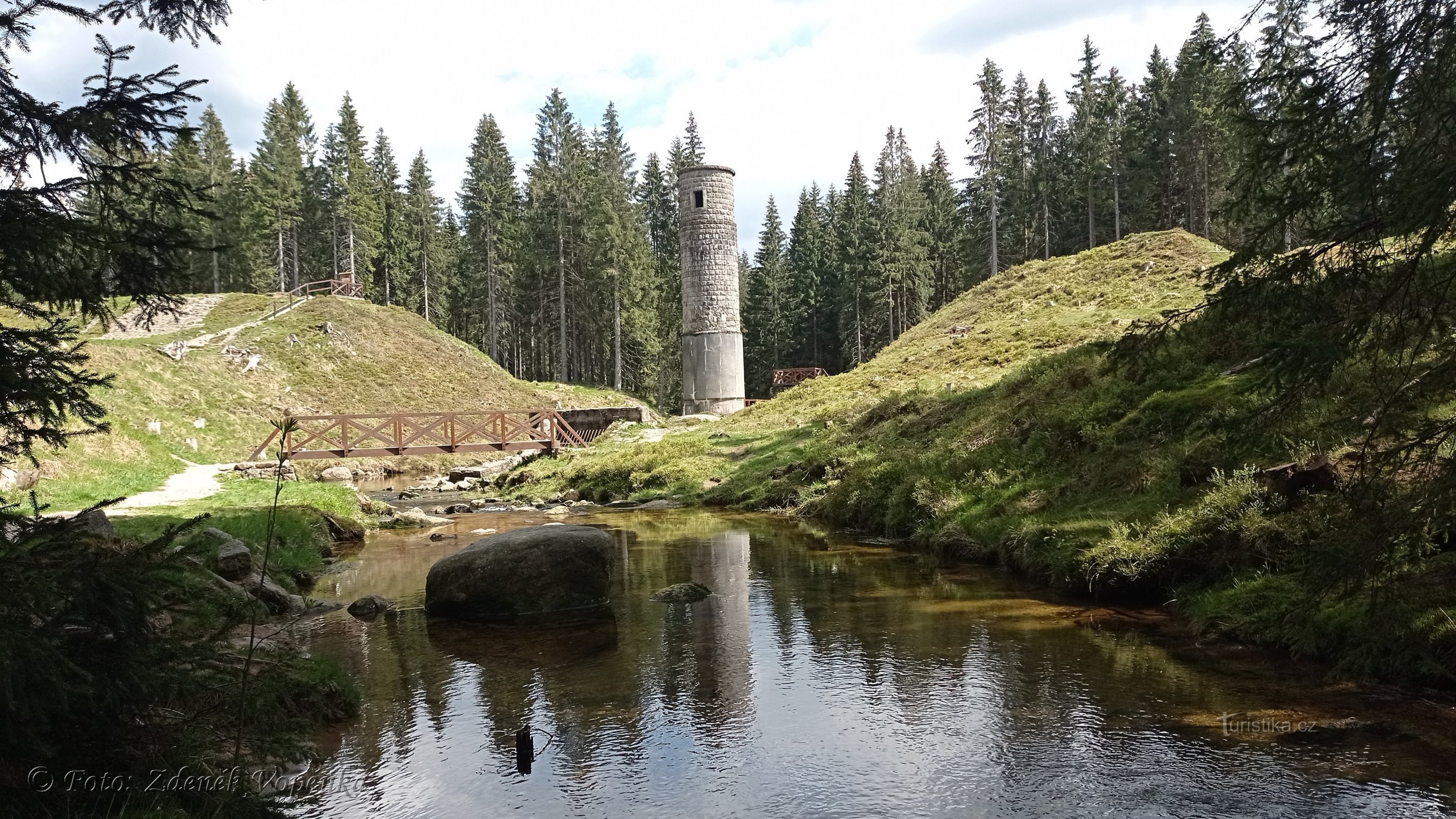 Een gesprongen dam.