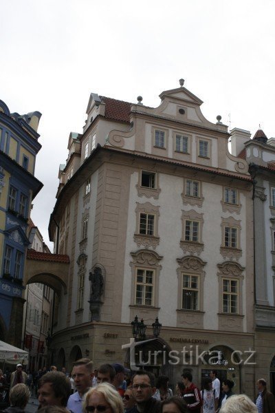 Façade sur la place de la vieille ville