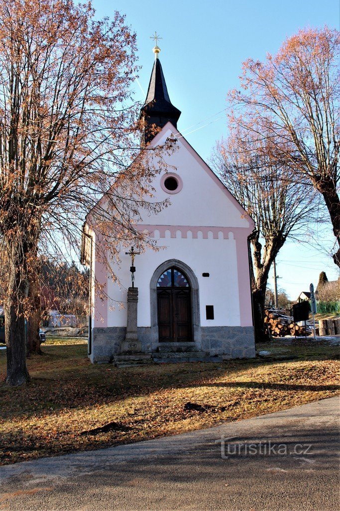 Frente de la capilla, lado este