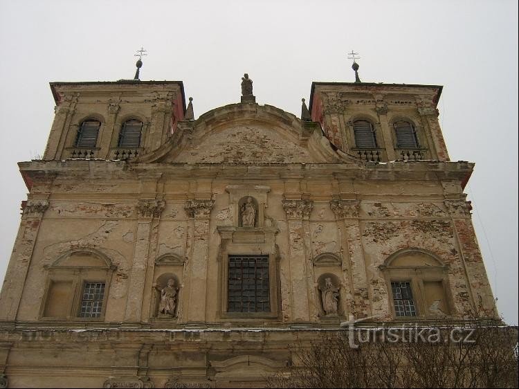 Fachada da igreja