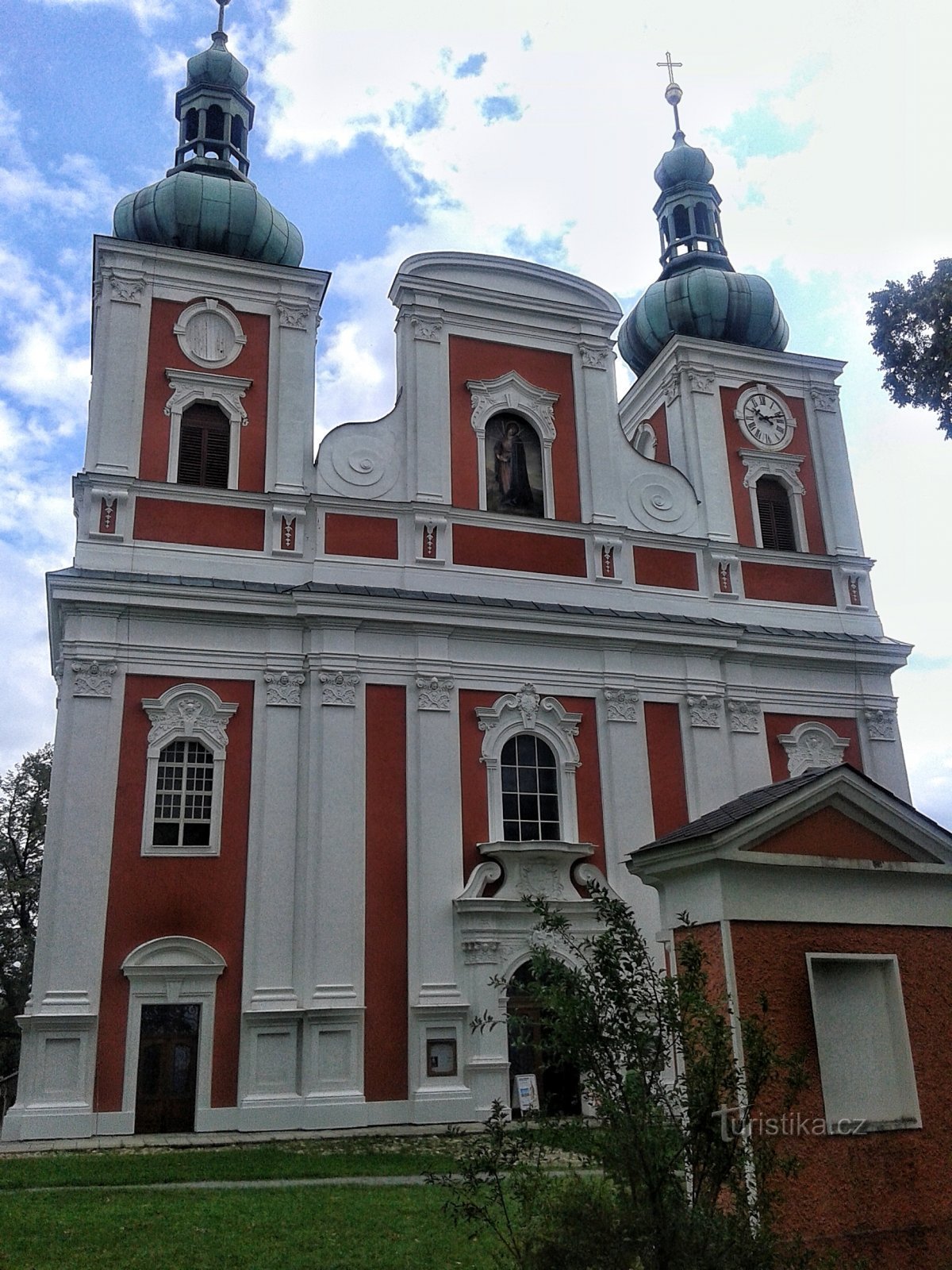 facciata della chiesa