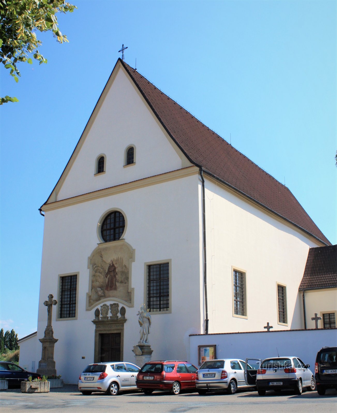 Průčelí kostela