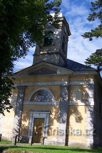 Gevel van de kerk van de verheerlijking van het Heilig Kruis