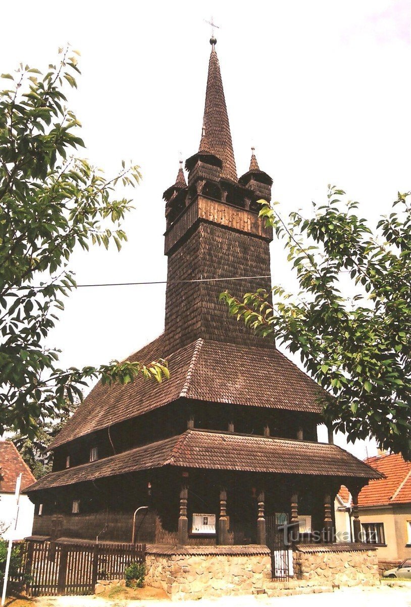 Fachada de la iglesia con torre (antes de la reconstrucción)