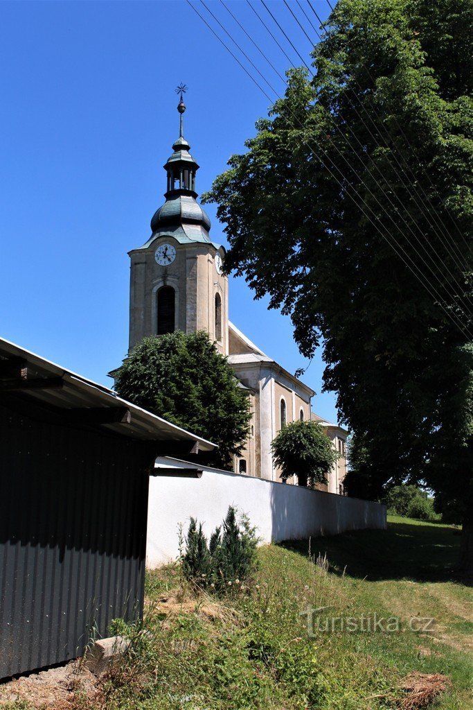 A fachada da igreja de S. Ana