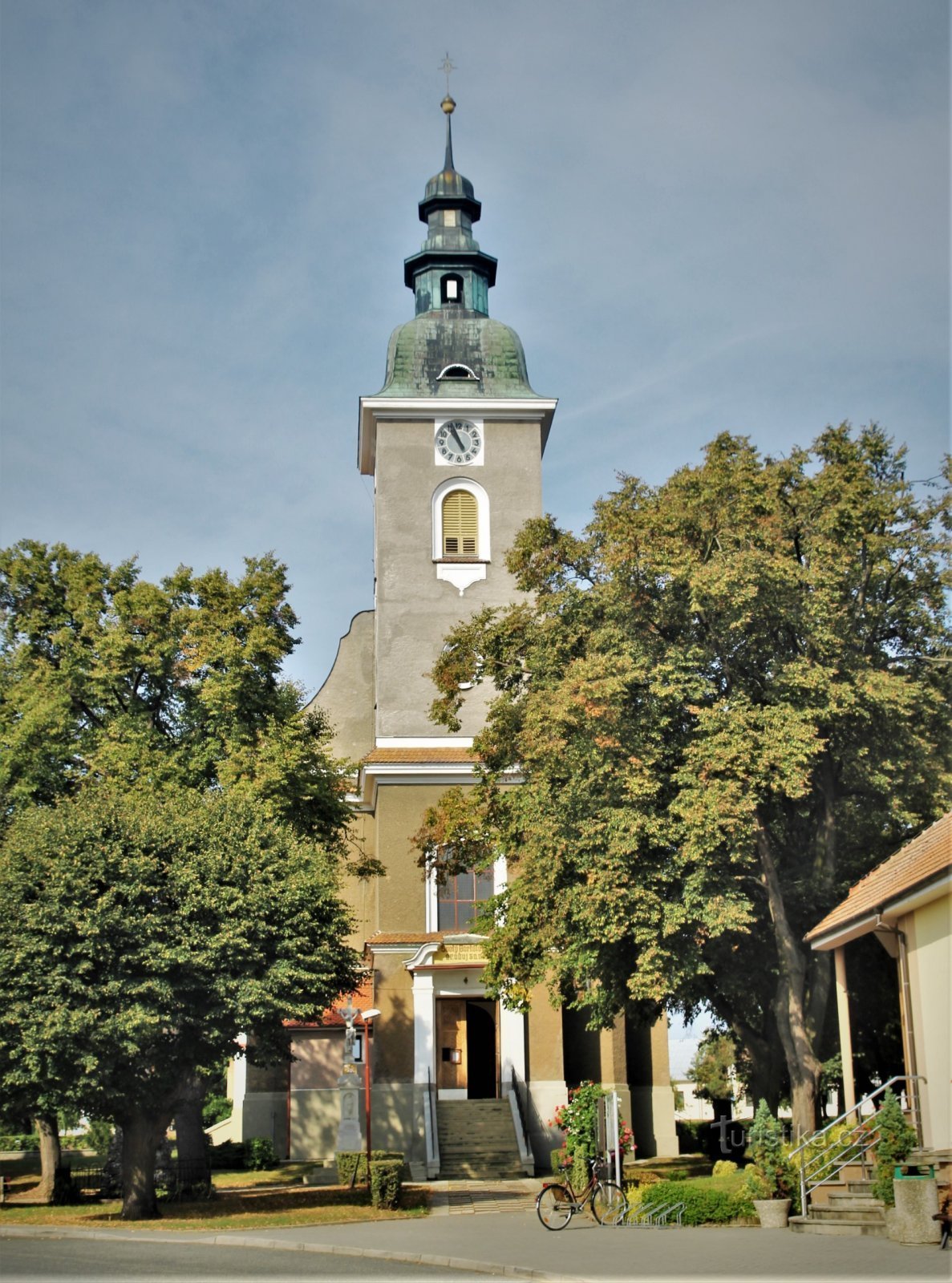 A fachada da igreja de S. Bartolomeu