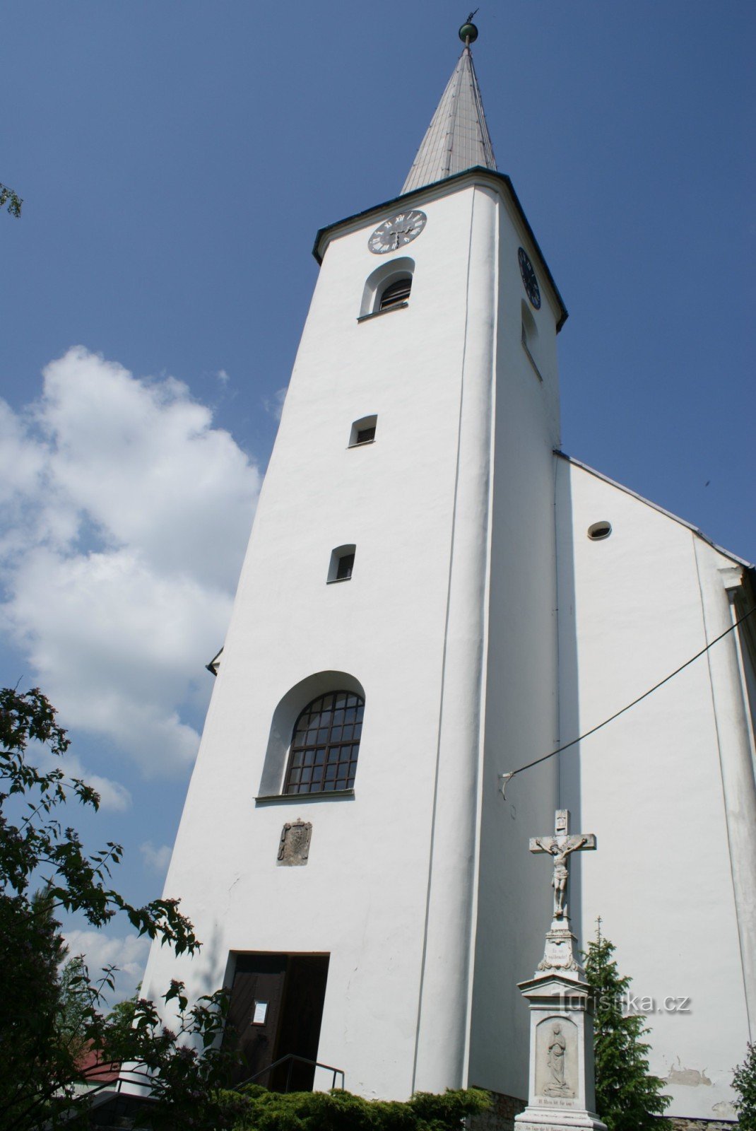 fachada con torre