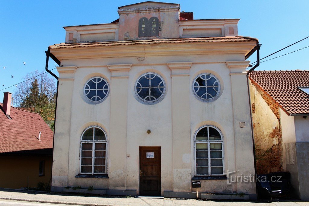 Fasad av synagogan