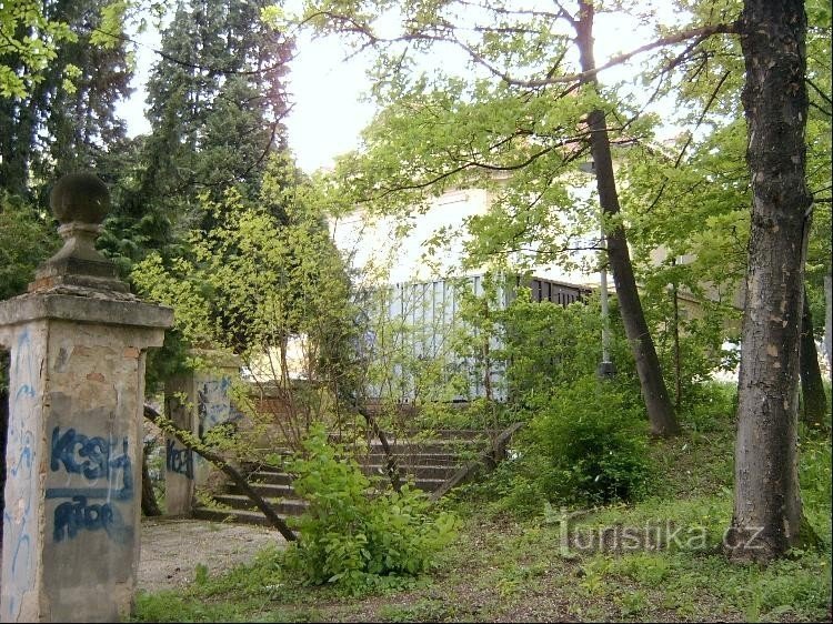 Front hinter der Mauer