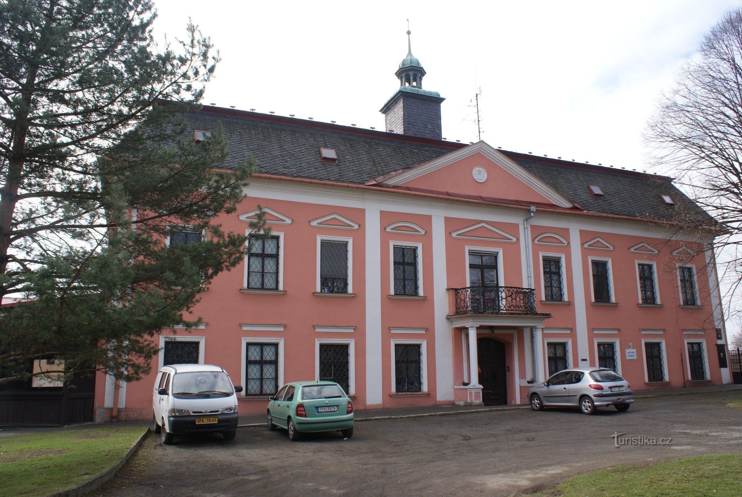 fachada del castillo