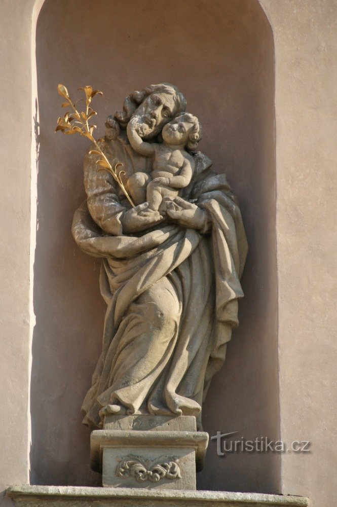 facade statue of St. Joseph